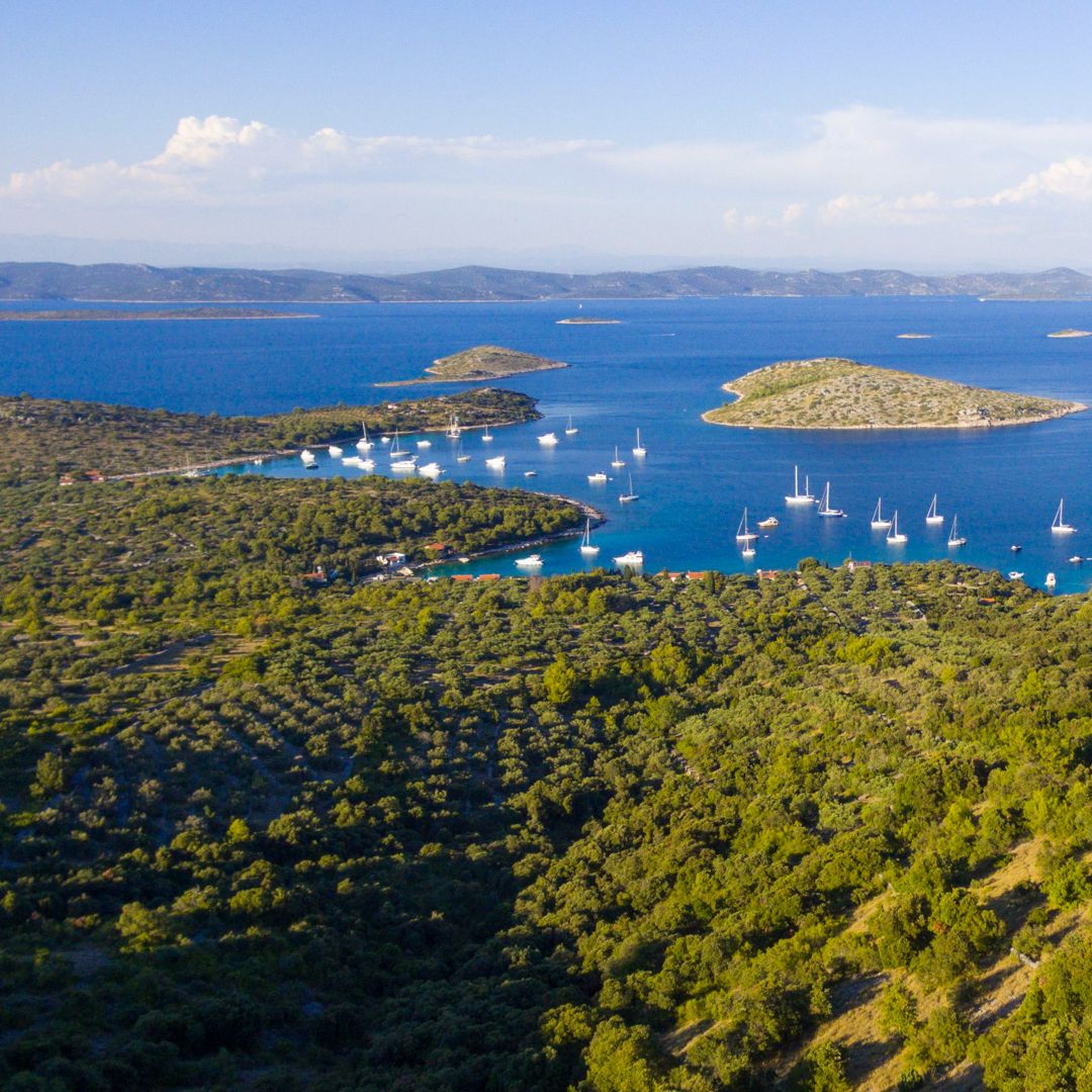 Wyspa Žut: Spokojna przystań w archipelagu Kornati