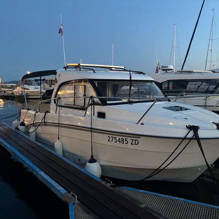Wynajem łodzi Zadar – Beneteau Antares 8