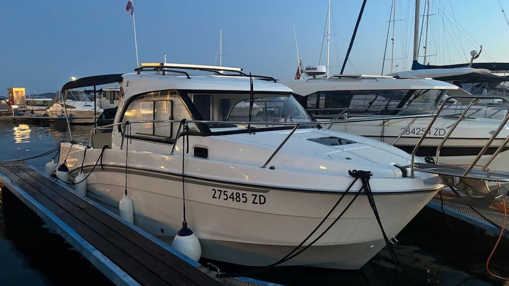 Wynajem łodzi Zadar – Beneteau Antares 8